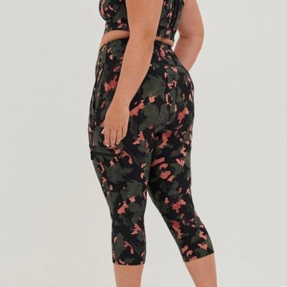 Happy Camper Performance Core Capri Active Legging With Cargo Pocket 6X / 30 - Picture 2 of 9
